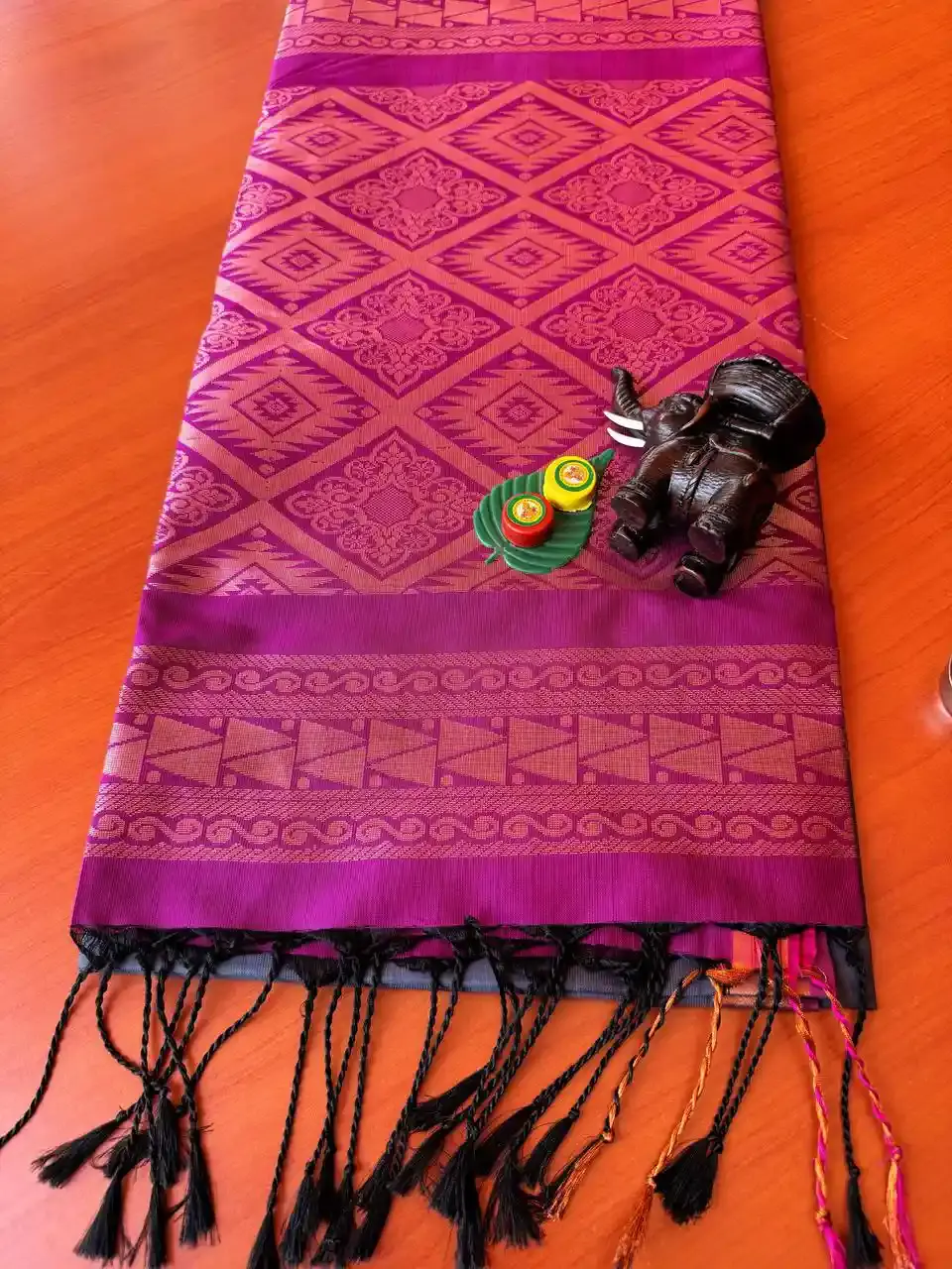 Grey with Magenta Copper Zari Soft Silk Saree pallu view