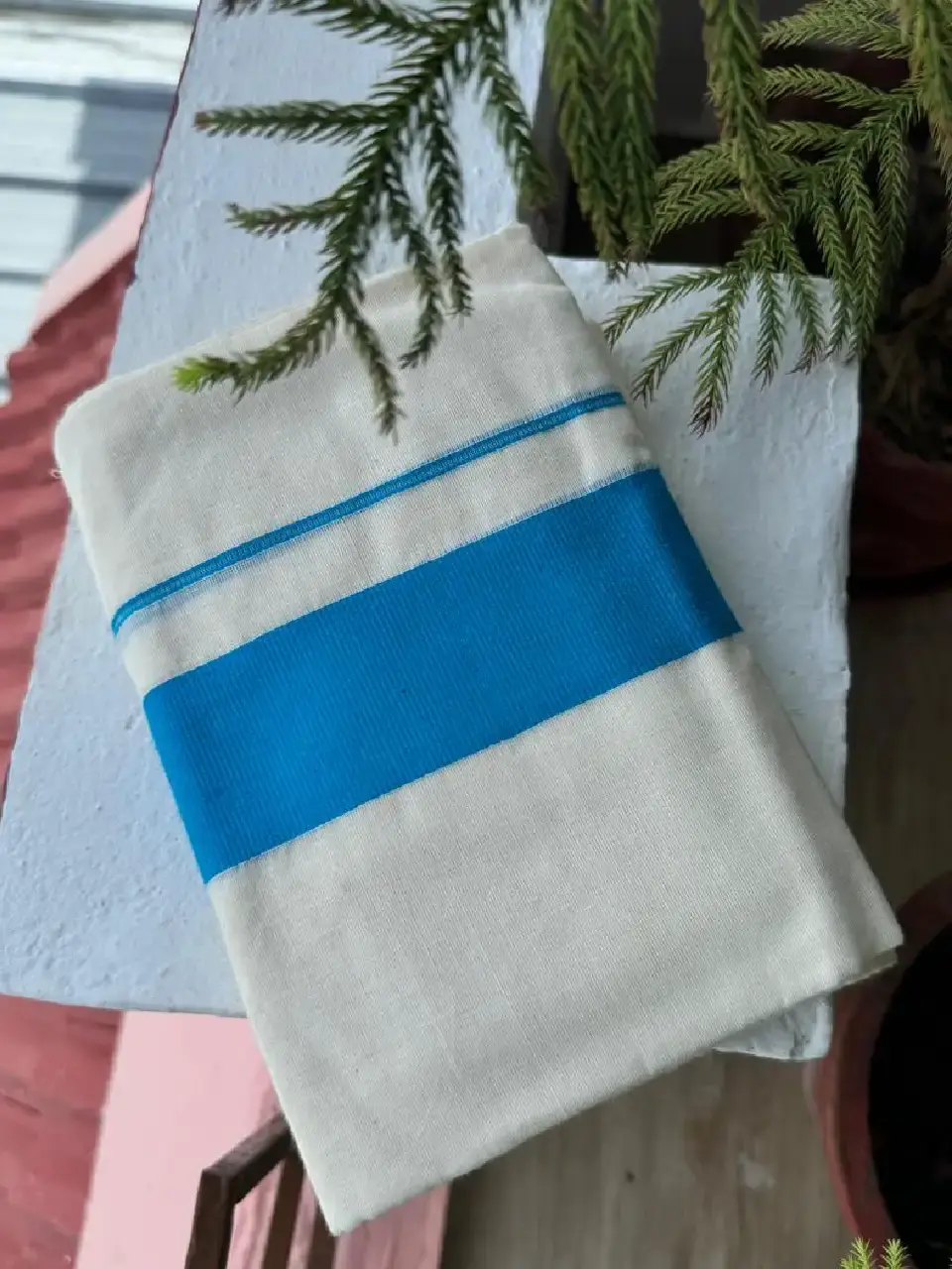 Thumbnail: Ocean Blue Katti Kara Pure Cotton Setmundu folded view