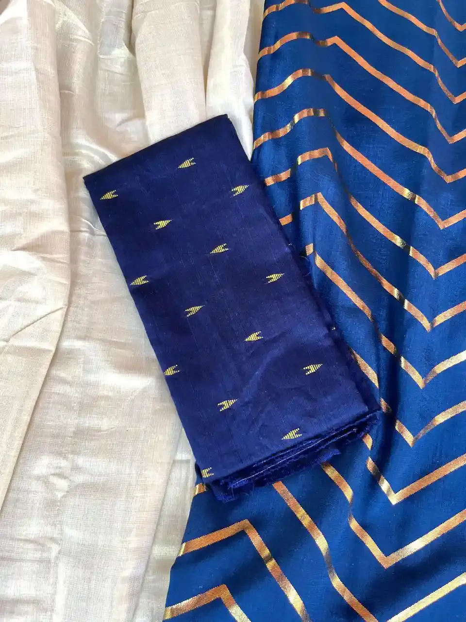 Thumbnail: Traditional Kasavu Temple Dhavani Set blouse view