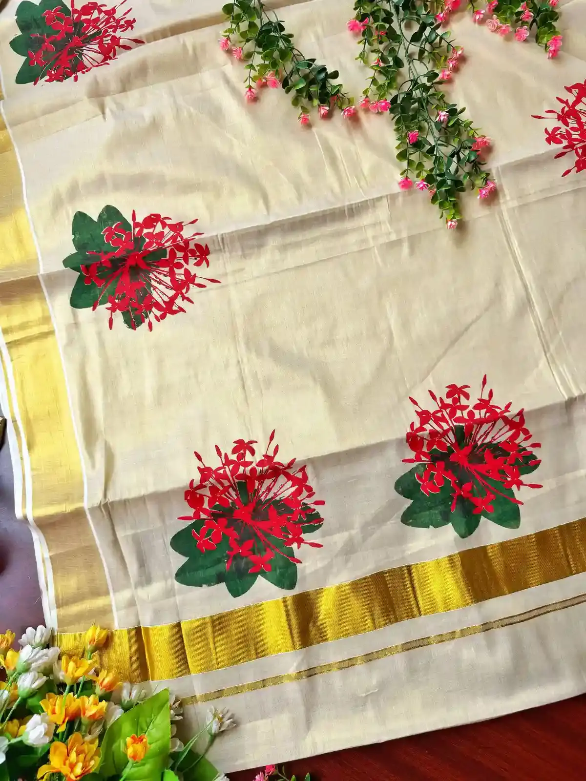 Thechipoo Golden Tissue Kasavu Saree with Blouse