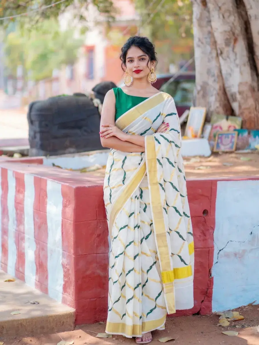 Green & Golden Zig-Zag Kasavu Cotton Saree with Blouse front view