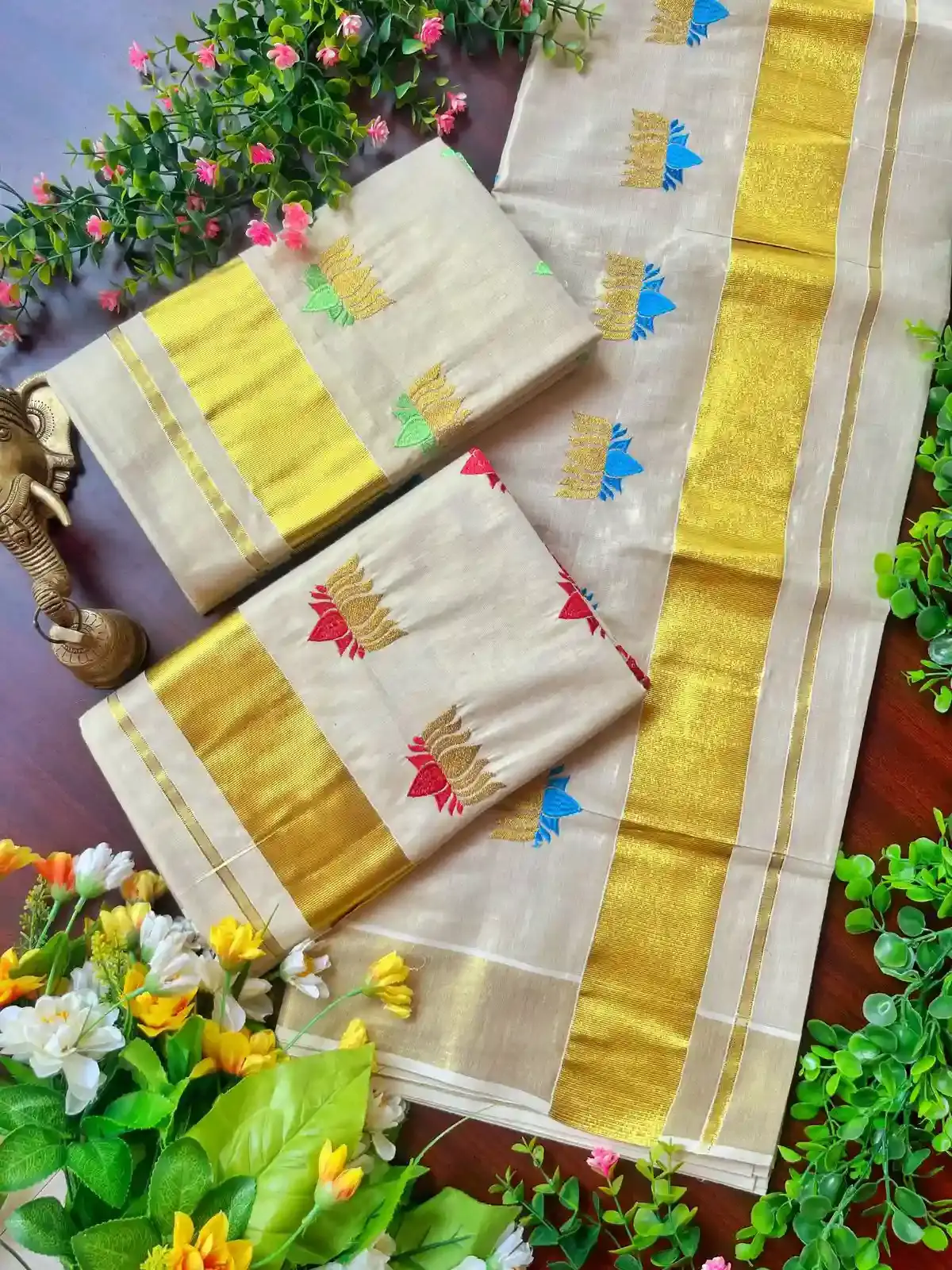 Lotus Zari Kasavu Saree with Blouse colors view