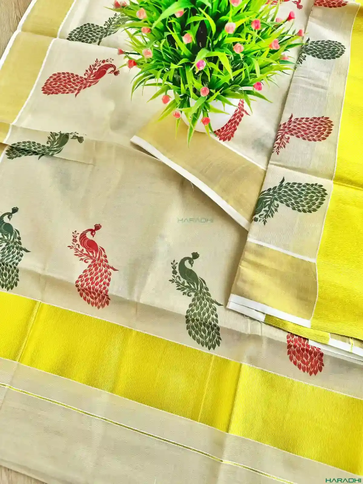 Double Shade Peacock Designer Tissue Setmundu closeup view