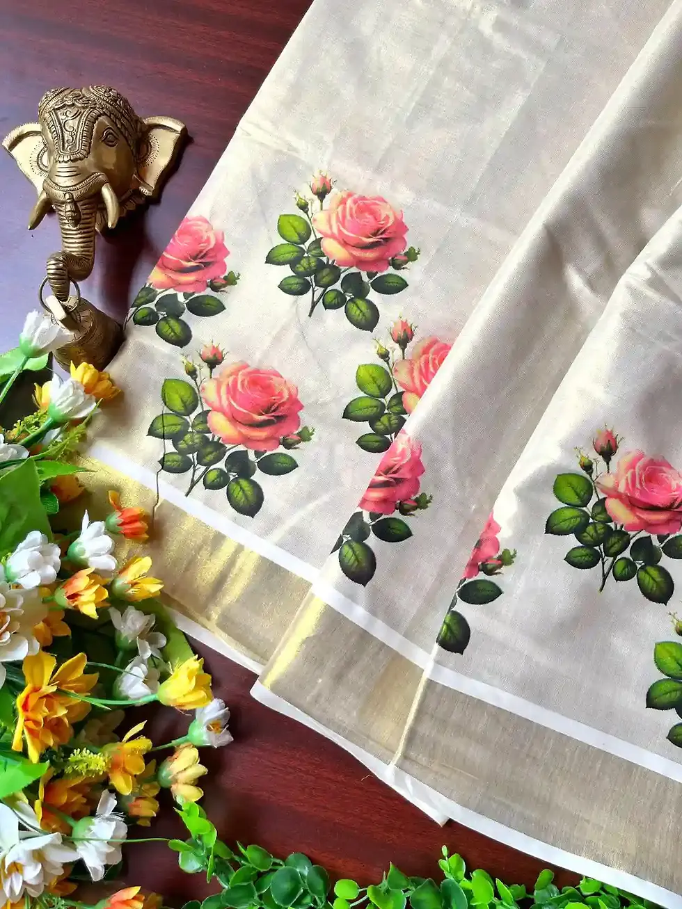 Pink Rose Motif Kasavu Tissue Saree with Blouse body design view
