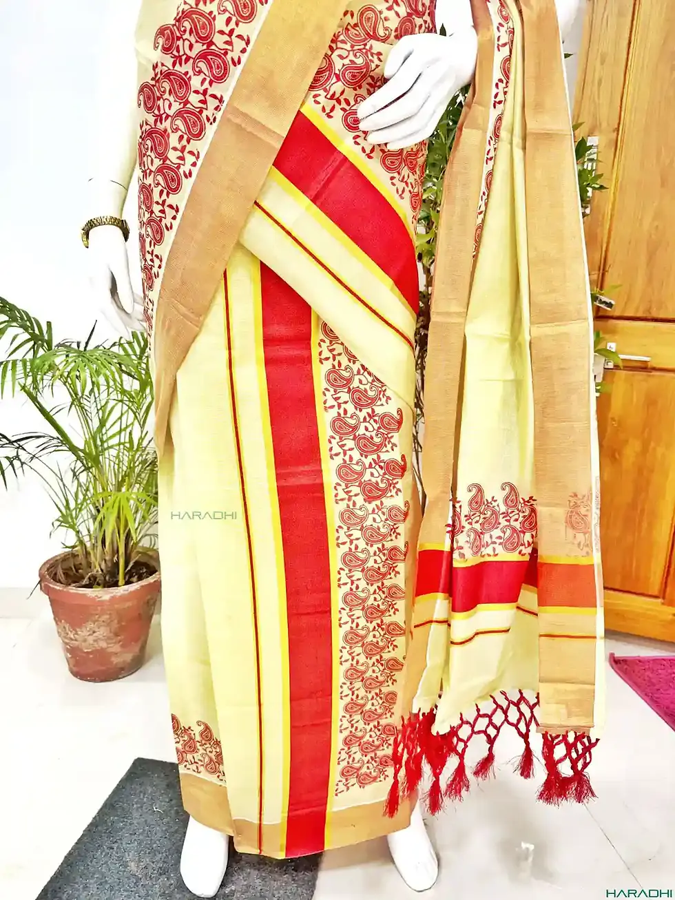 Candy Red Mango Creeper Designer Tussel Tissue Setmundu bottom view