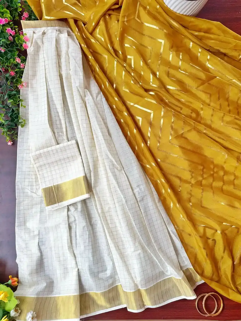 Medallion Yellow Kasavu Cotton Dhavani Set main view