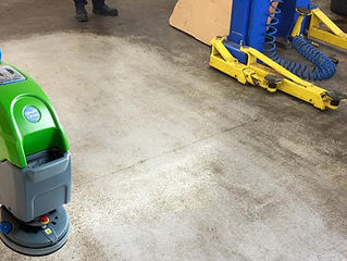 How to Maintain a Clean Auto Service Center