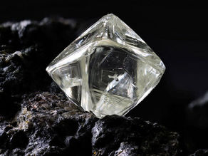 Diamant Naturel: Origines, Symbolisme et Culture