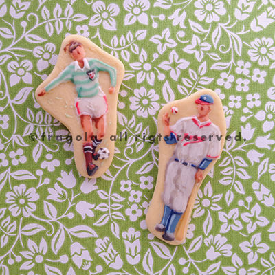 Football & baseball cookie brooches.