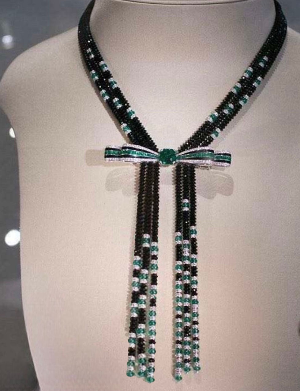 الصورة المصغرة: طقم ملكي أخضرأسود قلادة + أقراط + خاتم