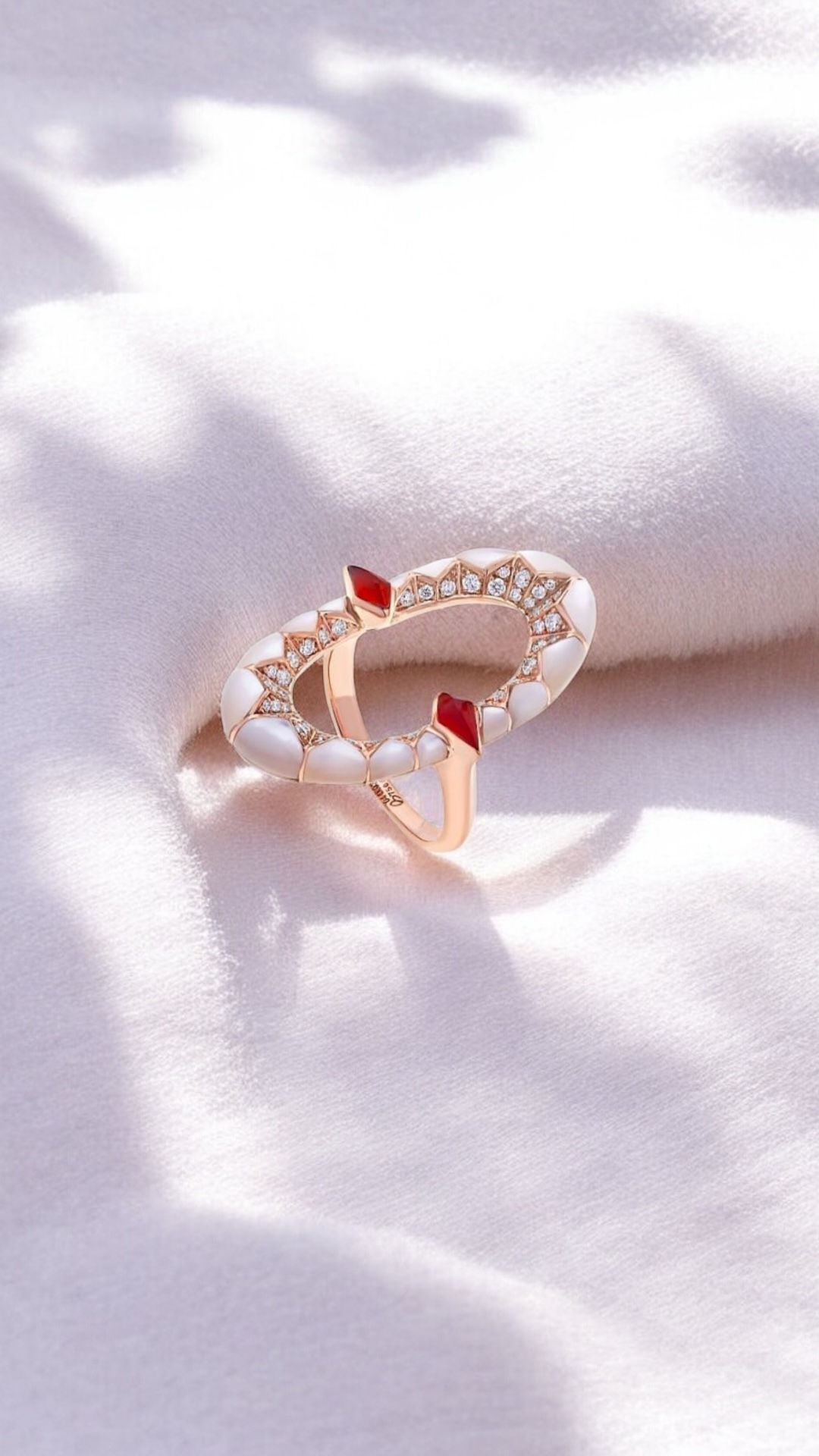 خاتم أنيق مفرغ صدف