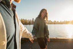 Couple_holding_hands_walking