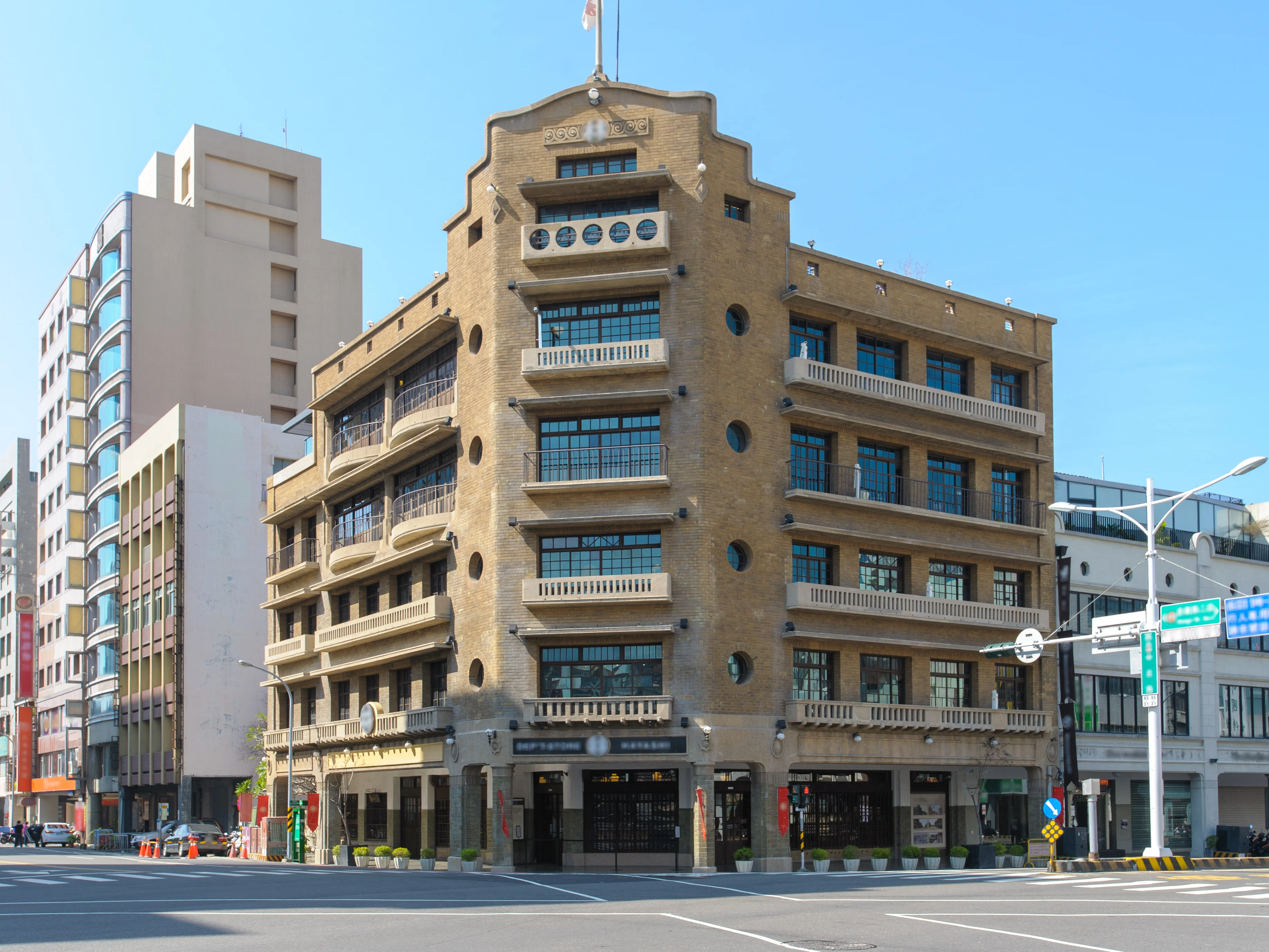セダン/ワゴン貸切観光チャーター 古都台南を自由に観光<台南/最大7名/6 or 8時間/日本語ドライバー/空港送迎可/1台あたり料金>