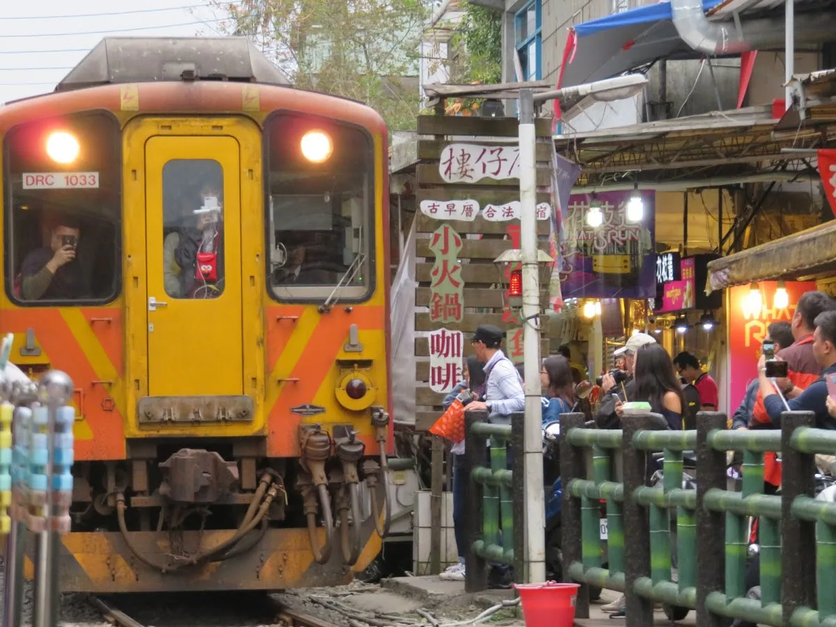 十分老街散策列車