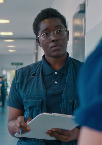 black African woman courier hospital staff German TV series Wendehammer ZDFNeo Elmira Rafizadeh