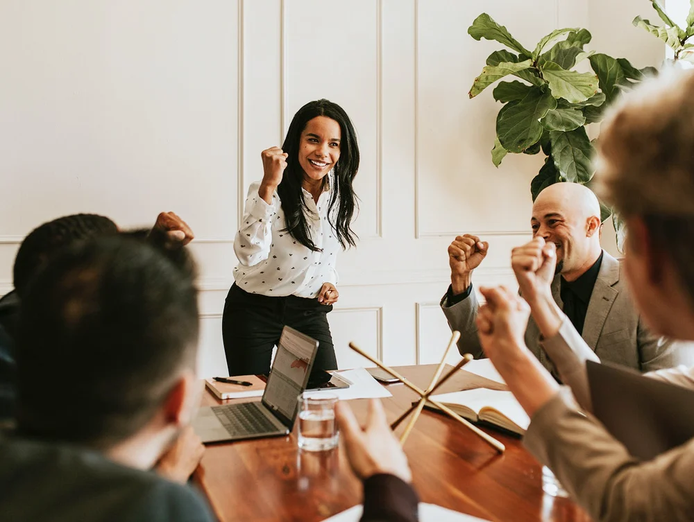 Los mejores líderes, cuando se fijan en su equipo de trabajo o colaboradores, ven algo deslumbrante y prominente. Te invitamos a participar de nuestra capacitación de Liderazgo en el siguiente link: México: https://www.impactaconsultora.com/cursoonlinedeliderazgomexico