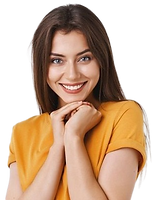 Coqueta_atractiva_novia_feliz_recibe_un_regalo_encantador_y_caro__sonriendo_con_alegrÃa__r