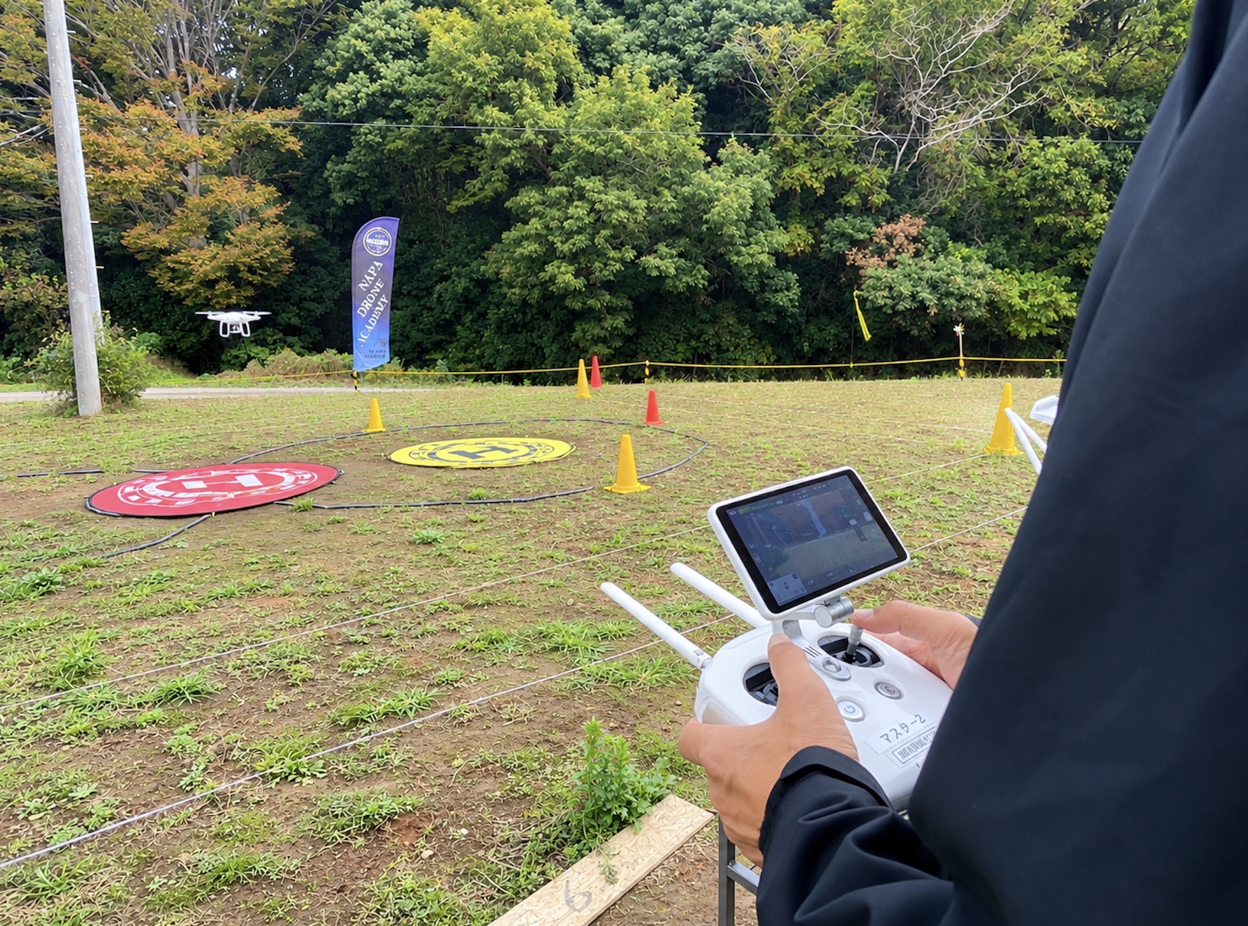 NAPAドローンアカデミーの国家資格講習でドローンを使用している様子