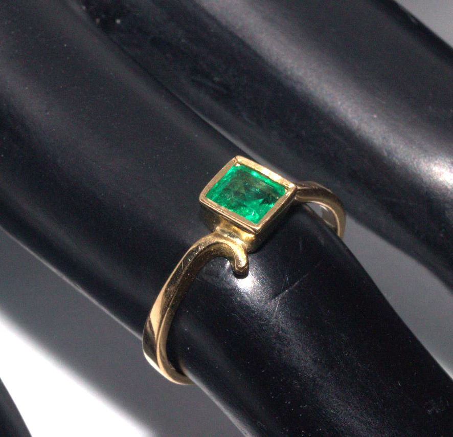 Thumbnail: Ring 18k Yellow Gold With Central Emerald 0.53ct Weight 2.2 gr Size 6 1/2