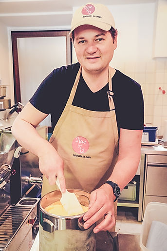 ice cream consulting by gelato maker Rony Utz. For more information please contact us via our website