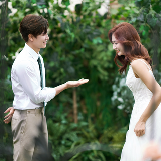 Ảnh cưới sân vườn ngoài trời lãng mạn cho cặp đôi