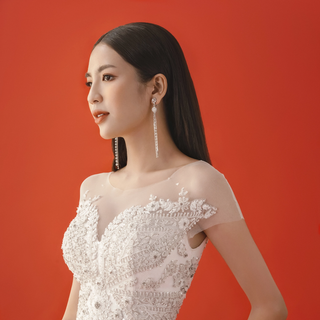 váy cưới đính hoa nổi với góc nghiêng cận mặt phong cách Hàn