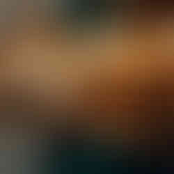 Pain artisanal posé sur un étalage de boulangerie, exemple de photographie gastronomique pour valoriser les produits frais.