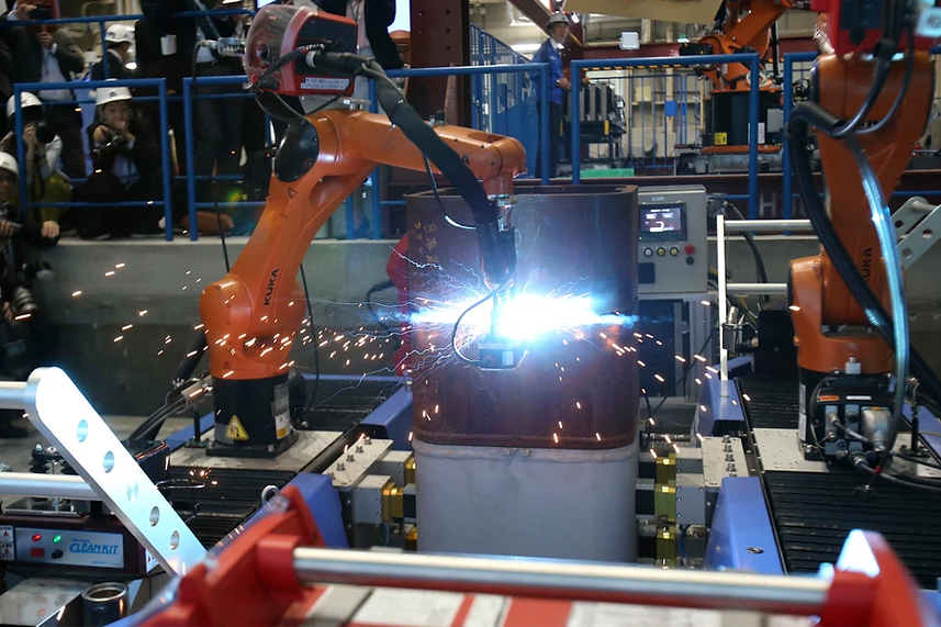 180423-robots-work-to-beat-employee-shortage-feature-1.webp