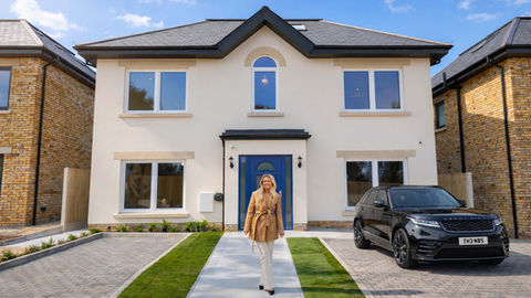 A Luxury Georgian-Style Home by Harphall Homes Just 40 Minutes from London