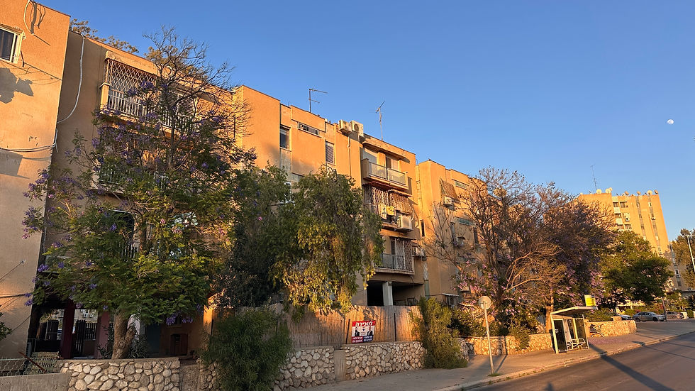 תמונה ממוזערת: למכירה דירת 2.5 חדרים + גינה מסופחת אחרי השבחה משופצת מהיסוד!