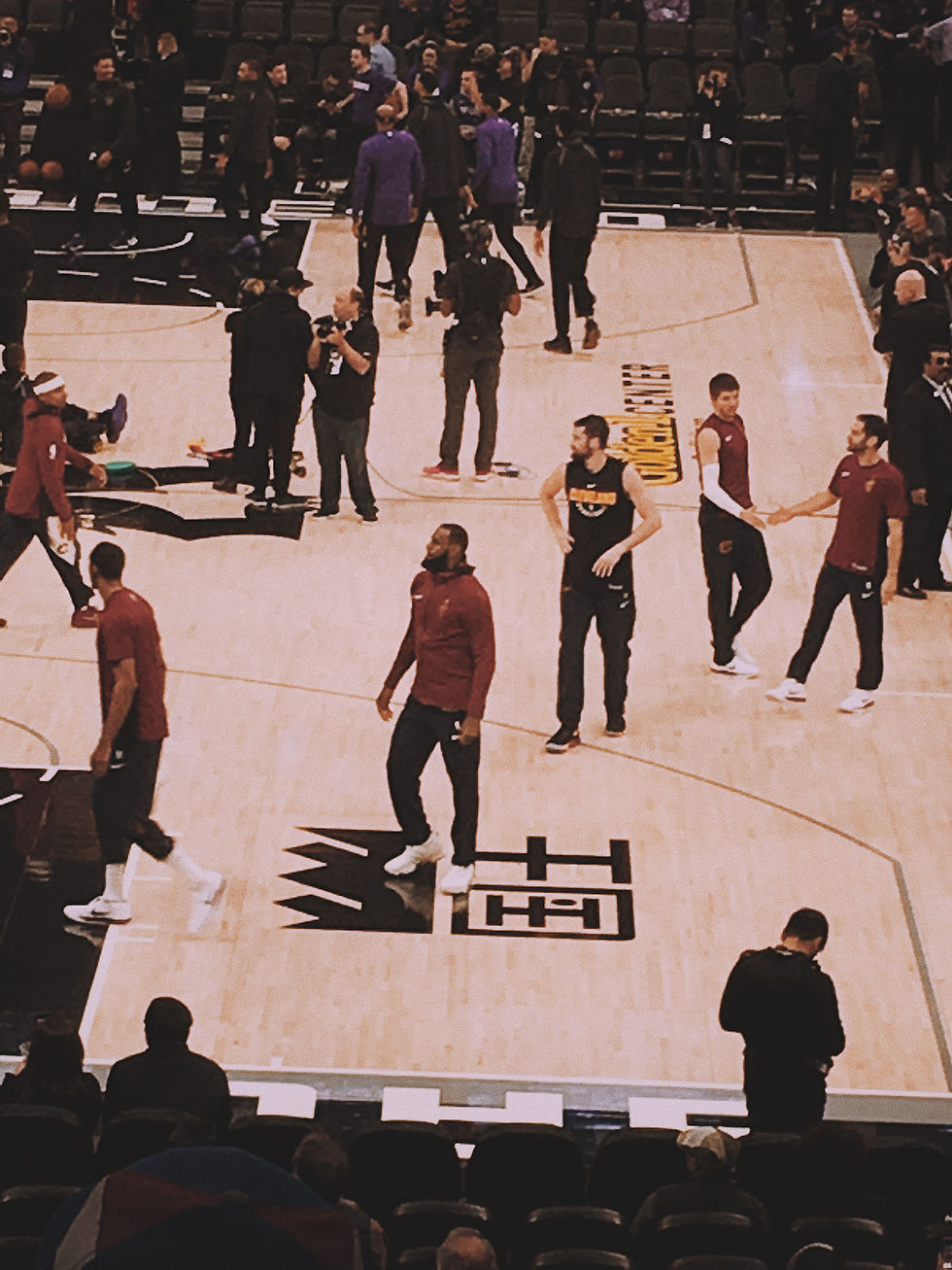Isaiah Thomas, Channing Frye, LeBron James, Kevin Love, Kyle Korver, and Jose Calderon
