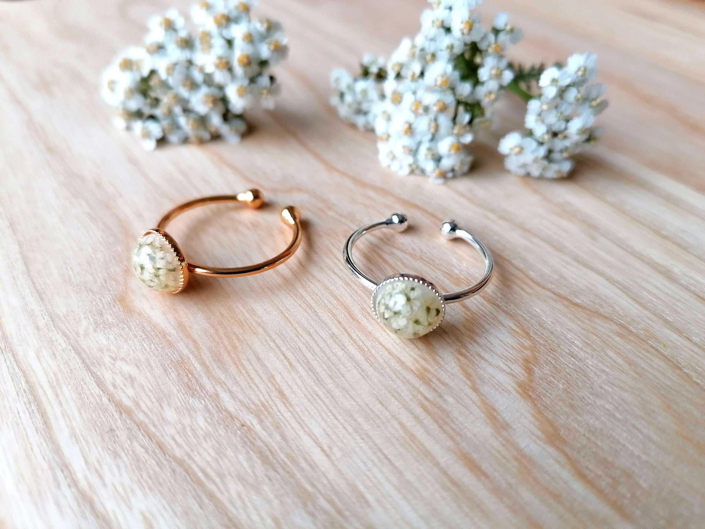 JEANNE - Bague plaqué or ou argent avec une pierre en fleurs sauvages