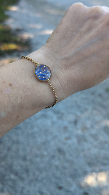 Miniature : BLEUET - Bracelet rond avec des pétales naturels de bleuet et feuille d'or 