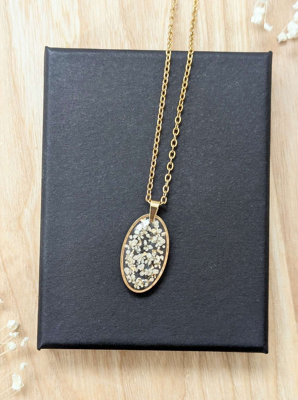 Miniature : MOON - Collier ovale avec des fleurs de carottes sauvages et de la feuille d'or 