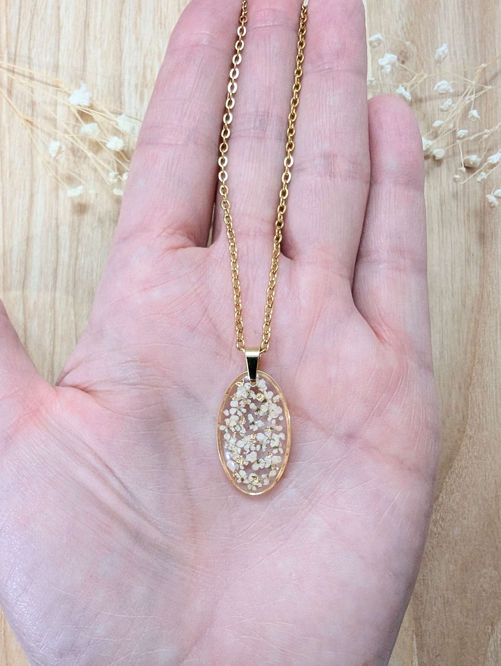 Miniature : MOON - Collier ovale avec des fleurs de carottes sauvages et de la feuille d'or 
