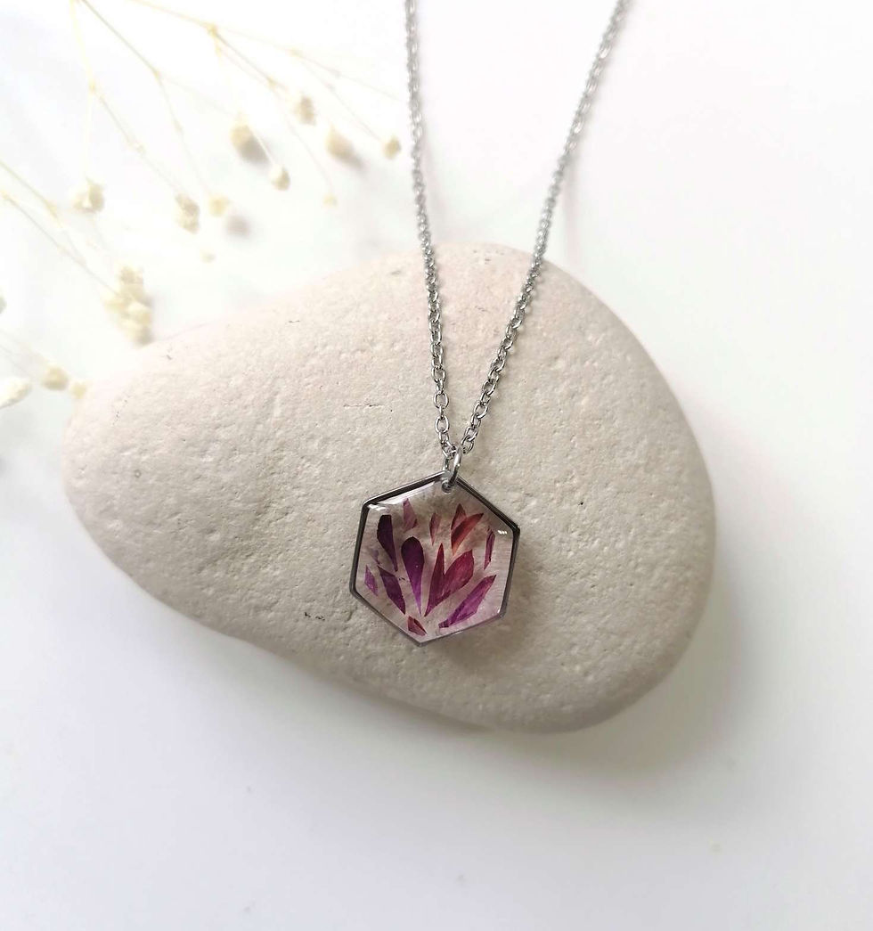 Miniature : BLEUET - Collier hexagonal avec des pétales naturels de bleuet