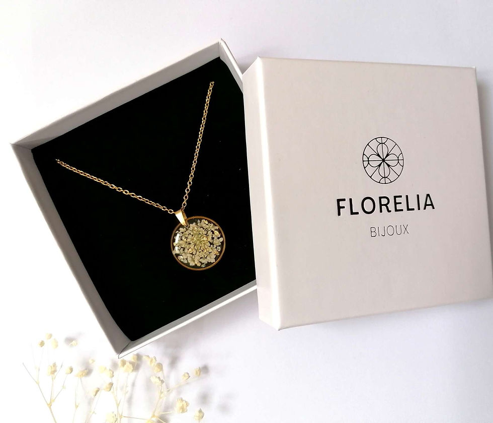 Miniature : MOON - Collier avec des fleurs de carottes sauvages et de la feuille d'or 