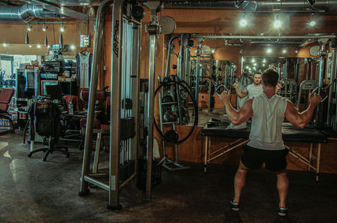 Derrick Davenport, Peak Physique Gym - Miami Beach. Photo by Stefan Pinto