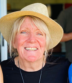 Smiling
Lady with hat