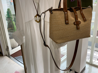 ラフィア素材の夏BAG入荷しました。