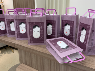 ご来店のお客様にささやかなお菓子差し上げます❣