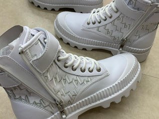 内側ファスナーではきやすい！！