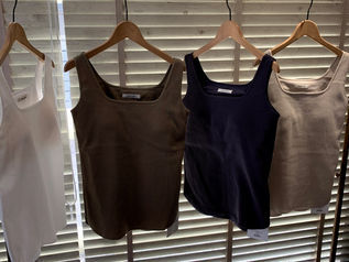 カップ付きタンクトップスッキリ見えます！