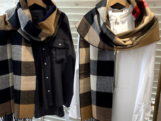 無地のシャツに表情が付きますね～