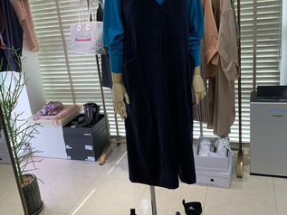 ブルーのカットソー新鮮！