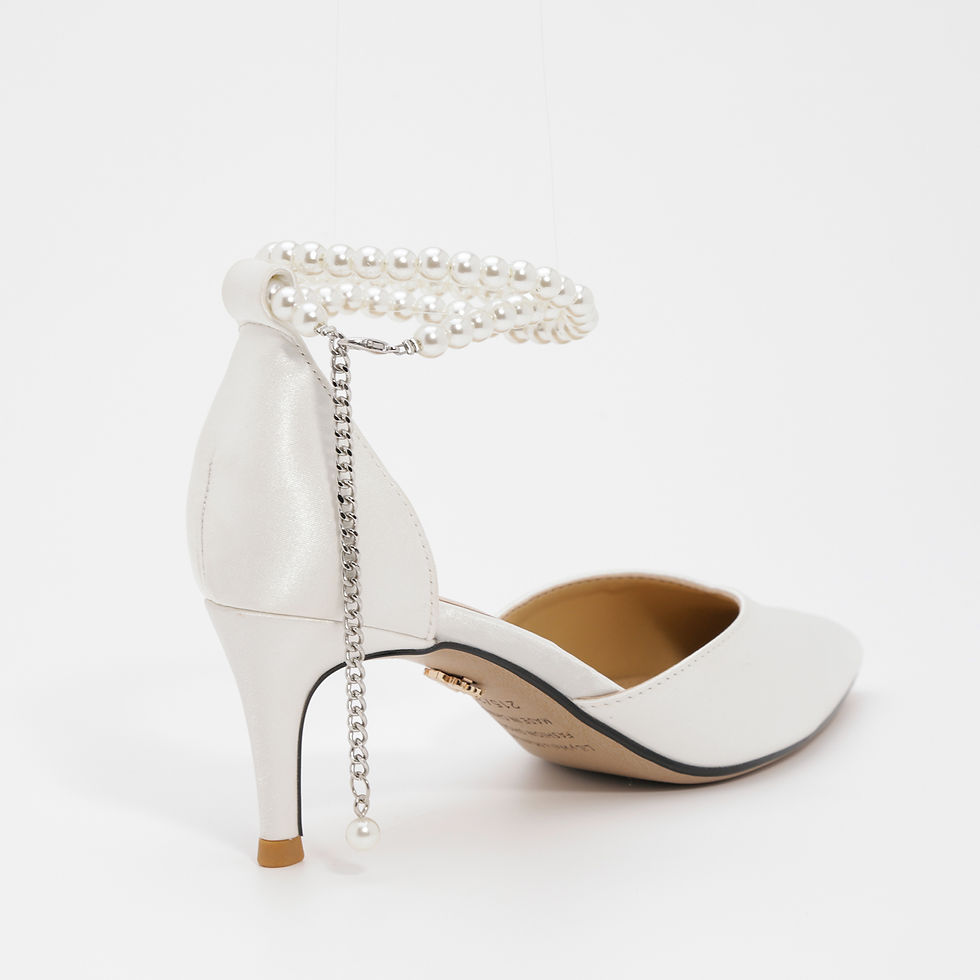 Thumbnail: Amy White Size 32-35