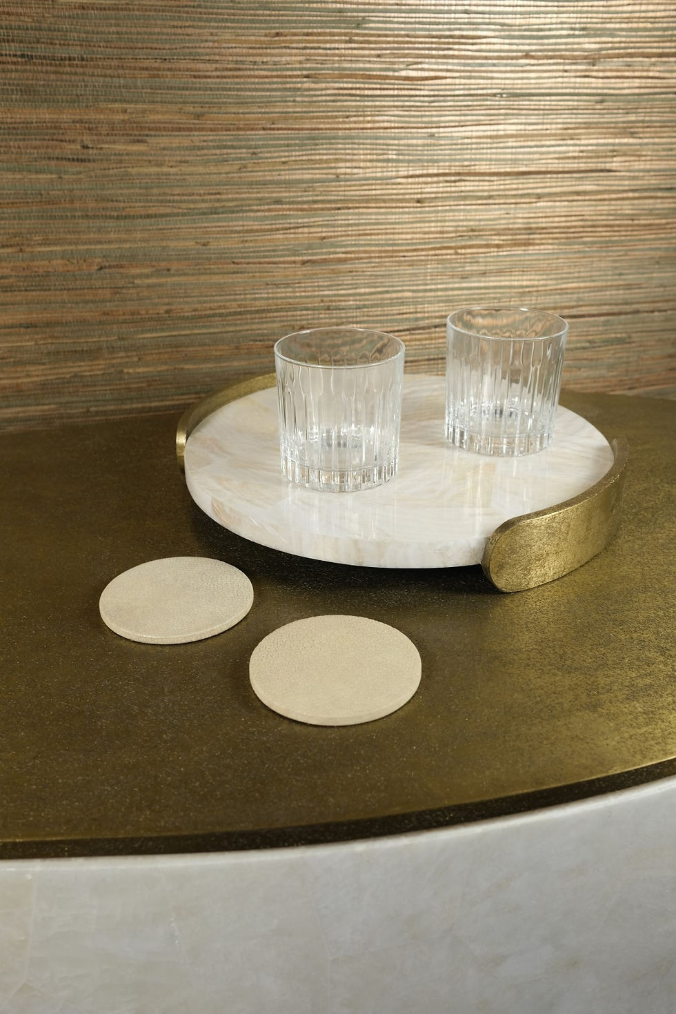 Miniature : tray in white mother of pearl with brass handles