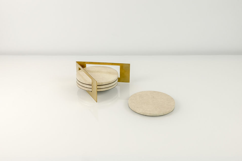 Miniature : sous verres en galuchat et laiton par ginger brown