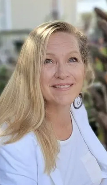 Mindy Leishman.jpg
