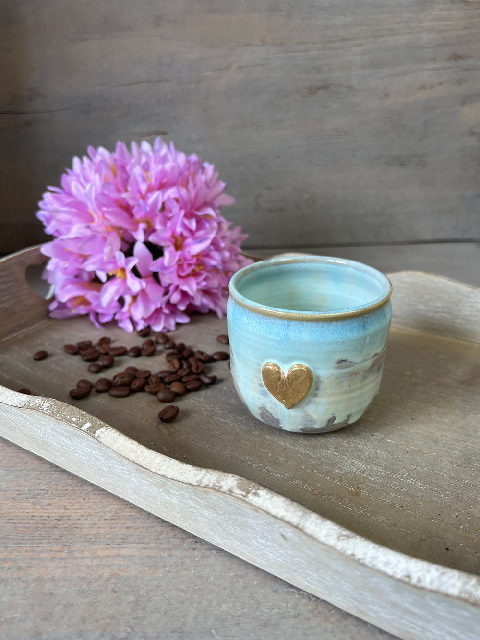 Miniature : Tasse artisanale en grès, avec décor cœur doré email blanc et turquoise